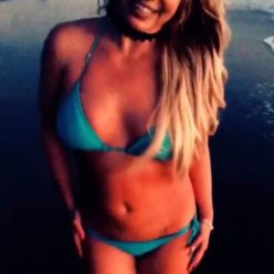 Britney Spears Flaunts Her Sexy Bikini Body on the Beach 6 Pics Video