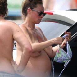 Camilla Franks Topless 5 Photos
