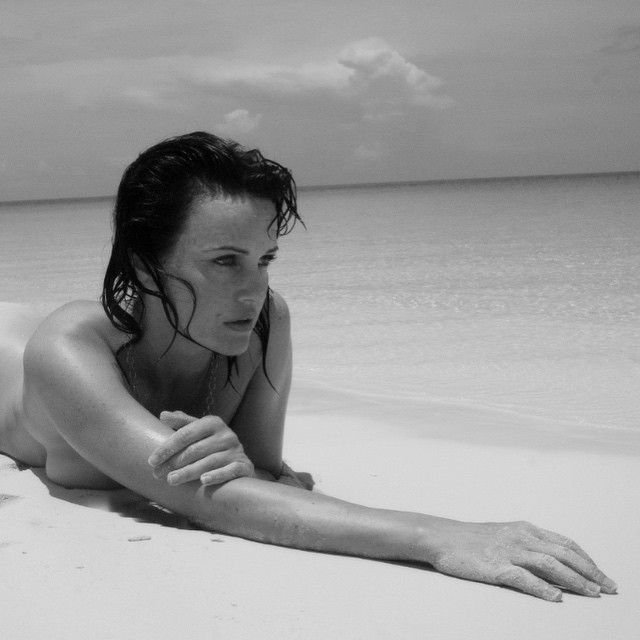 Carla Gugino Nude (1 Photo)