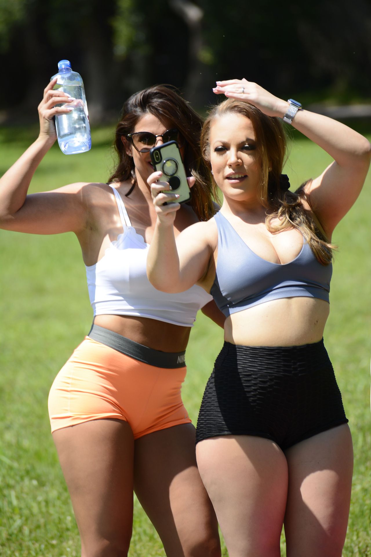 Carmen Valentina & Donna Bella Can Go to the Parks Now (28 Photos)