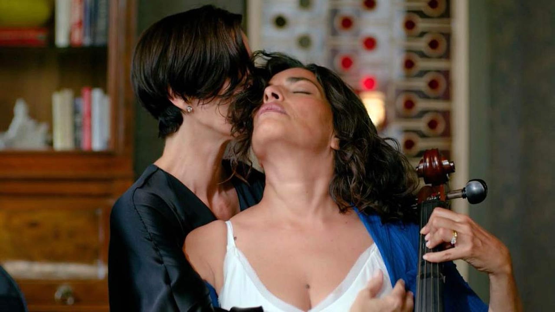 Carrie-Anne Moss, Sarita Choudhury Sexy - Jessica Jones (4 Pics + GIF & Video)