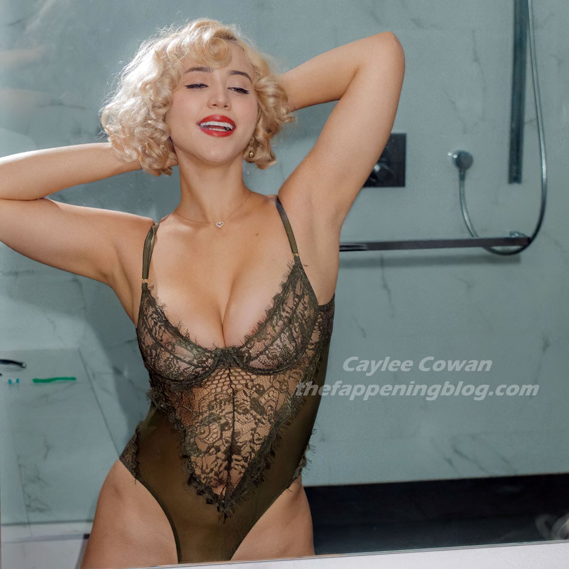 Caylee Cowan Nude & Sexy (4 Hot Photos)