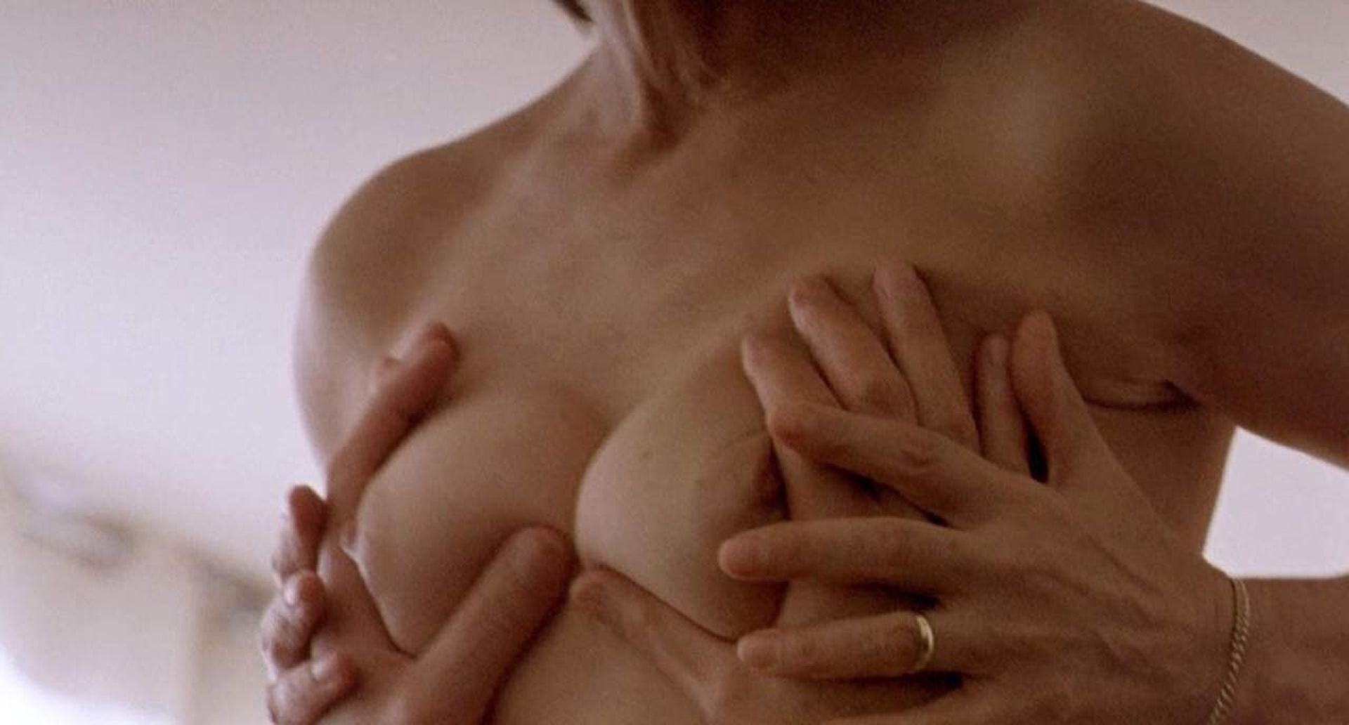Charlotte Rampling Nude - Sous le Sable (10 Pics + GIF  Video)
