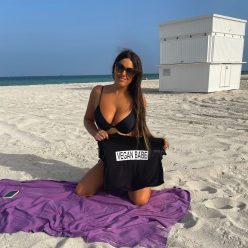 Claudia Romani Poses For Vegan Babe in Miami 9 Photos