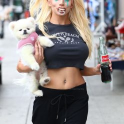 Courtney Stodden Shows Off Her Toned Waist in LA 13 Photos
