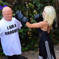 Courtney Stodden Takes Shots at Her Ex Doug Hutchinson Punching and Kicking a Dummy 17 Photo