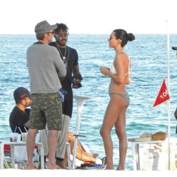 DJ Ruckus Chats Up Women on the Beach After Shanina Shaik Divorce 25 Photos