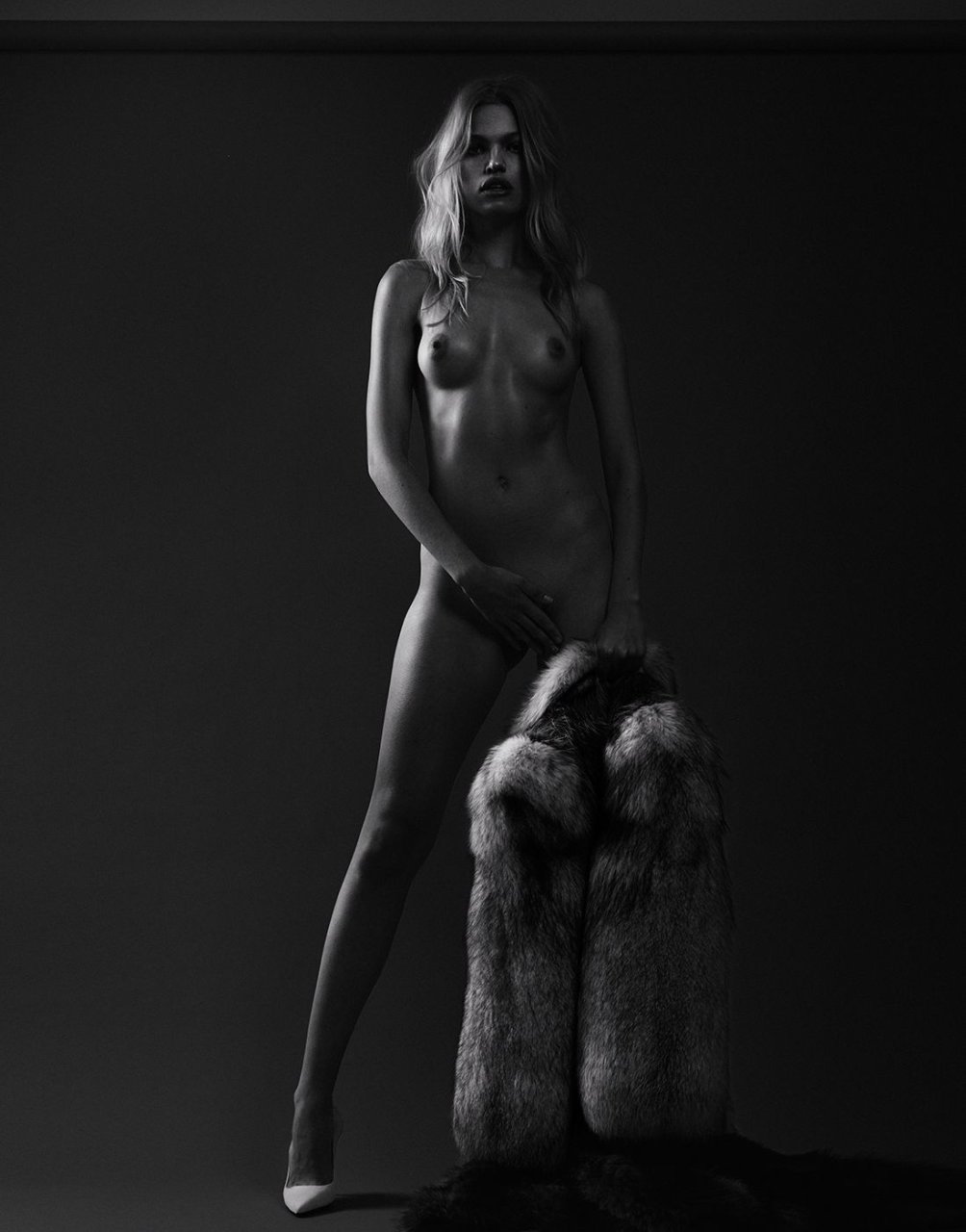 Daphne Groeneveld Nude (2 Photos)