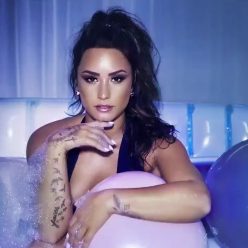Demi Lovato Sexy 4 Photos Video