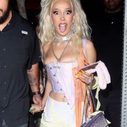 Doja Cat Gets Silly With Paparazzi While Arriving For Her 8216Planet Her8217 Album Rele