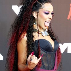 Doja Cat Poses on the Red Carpet at the 38th Annual MTV Video Music Awards 20 Photos