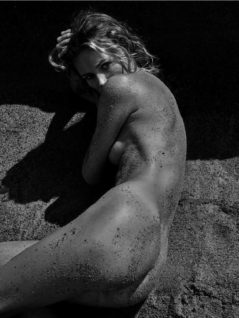 Edita Vilkeviciute Nude  Sexy (4 Photos)
