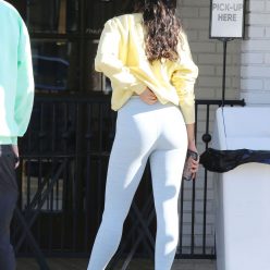 Eiza Gonzalez is Spotted Picking Up Alfred8217s Coffee in LA 36 Photos