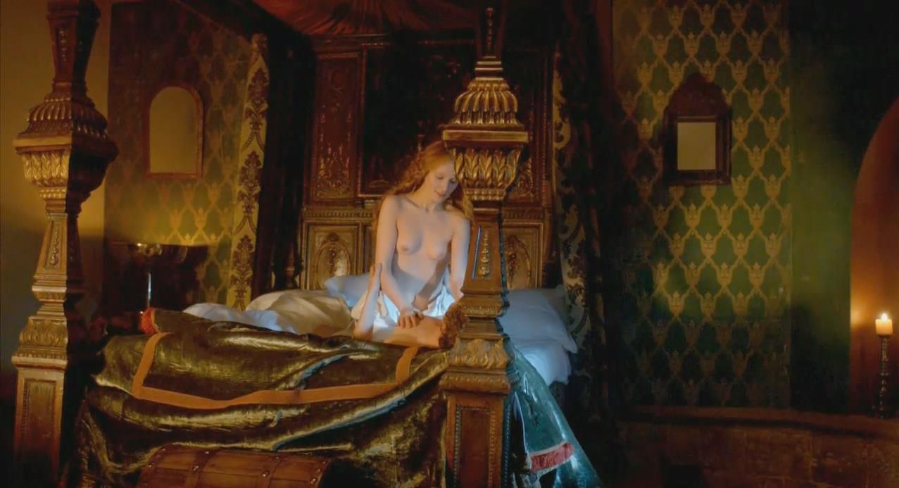 Emily Berrington Nude - The White Queen (4 Pics + GIF  Video)