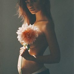Emily Ratajkowski Announces Pregnancy 8211 Vogue 7 Photos