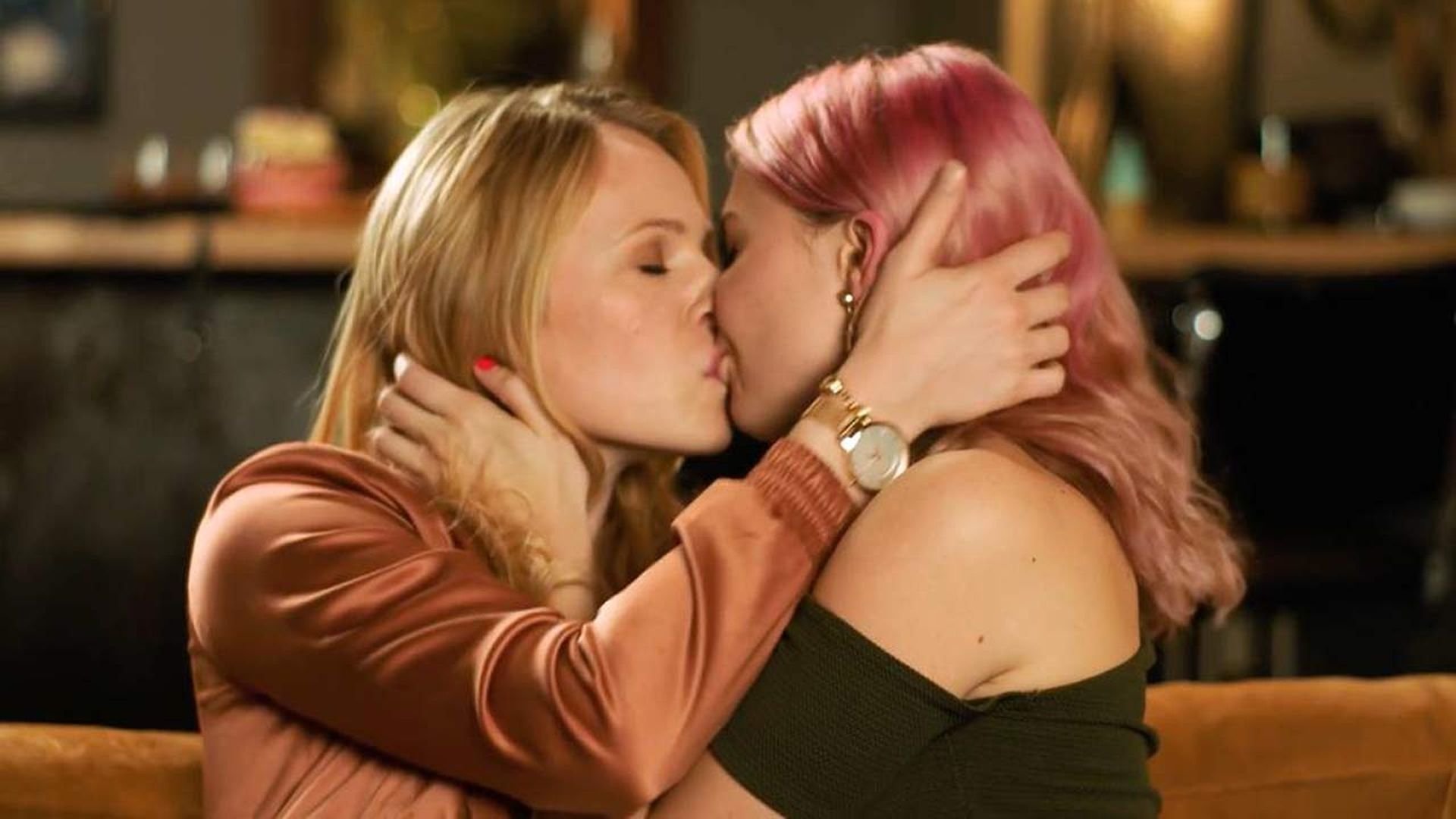 Emma Bell, Paige Elkington Sexy Lesbian Kiss - Relationship Status (4 Pics + GIF  Video)