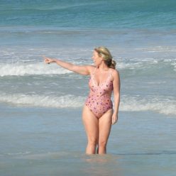 Frankie Essex Hits the Beach in Mexico 34 Photos