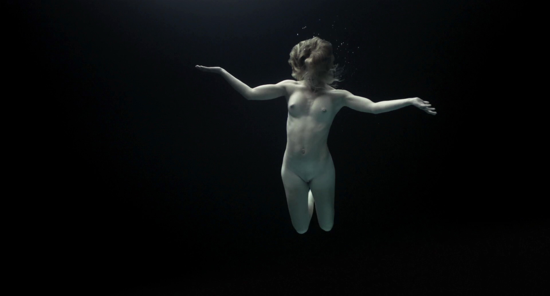 Gemita Samarra Nude – Pressure (2015) HD 1080p