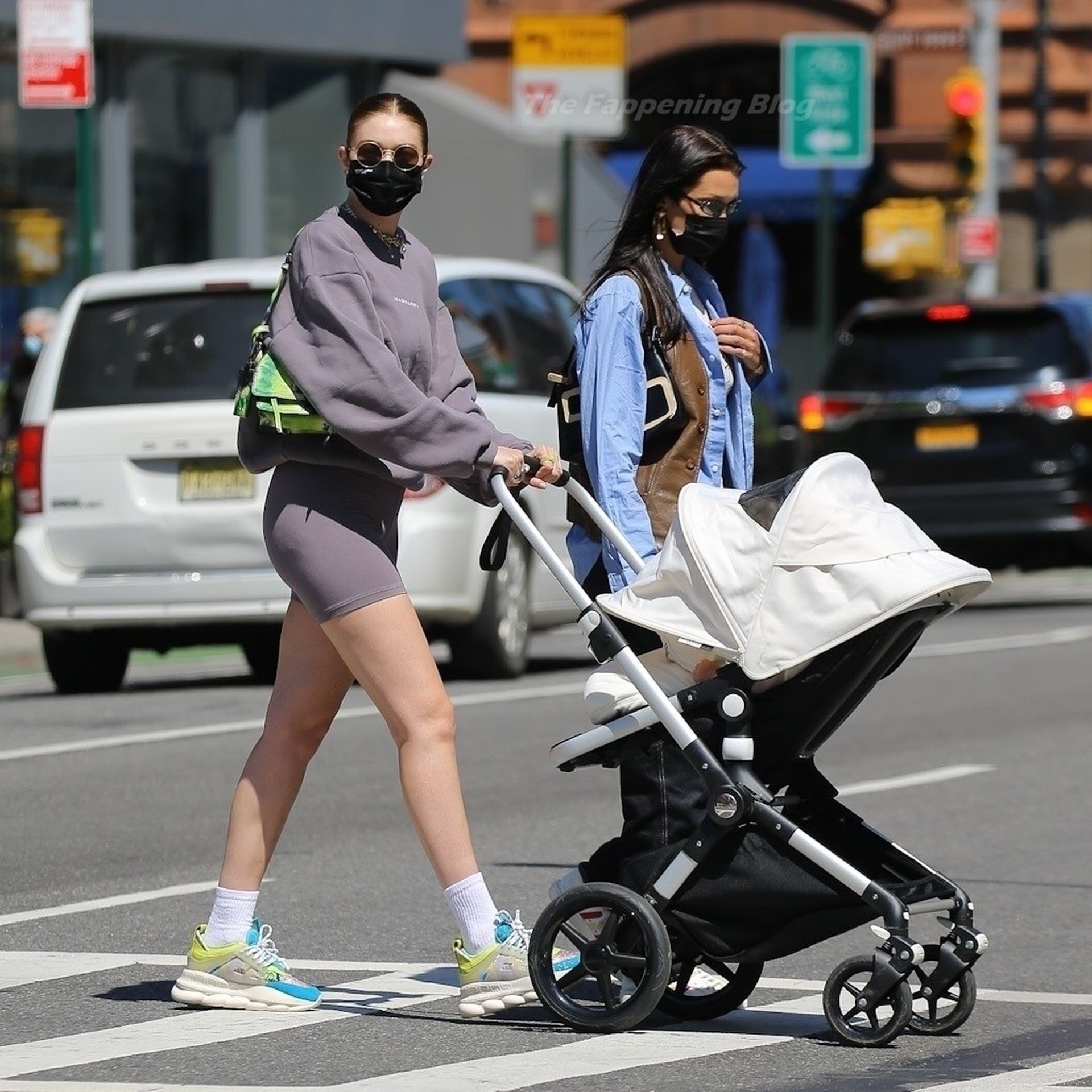 Gigi  Bella Hadid Leave The Smile’ After Having Lunch with Her Daughter and a Friend (68 Photos)