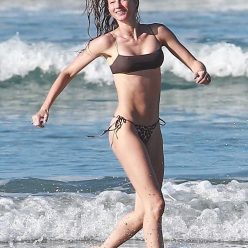 Gisele Bundchen Puts Her Incredible Bikini Body on Display During a Beach Photoshoot 35 Phot