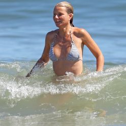 Gwyneth Paltrow Shows Off Her Toned Beach Body on the Beach in The Hamptons 95 Photos