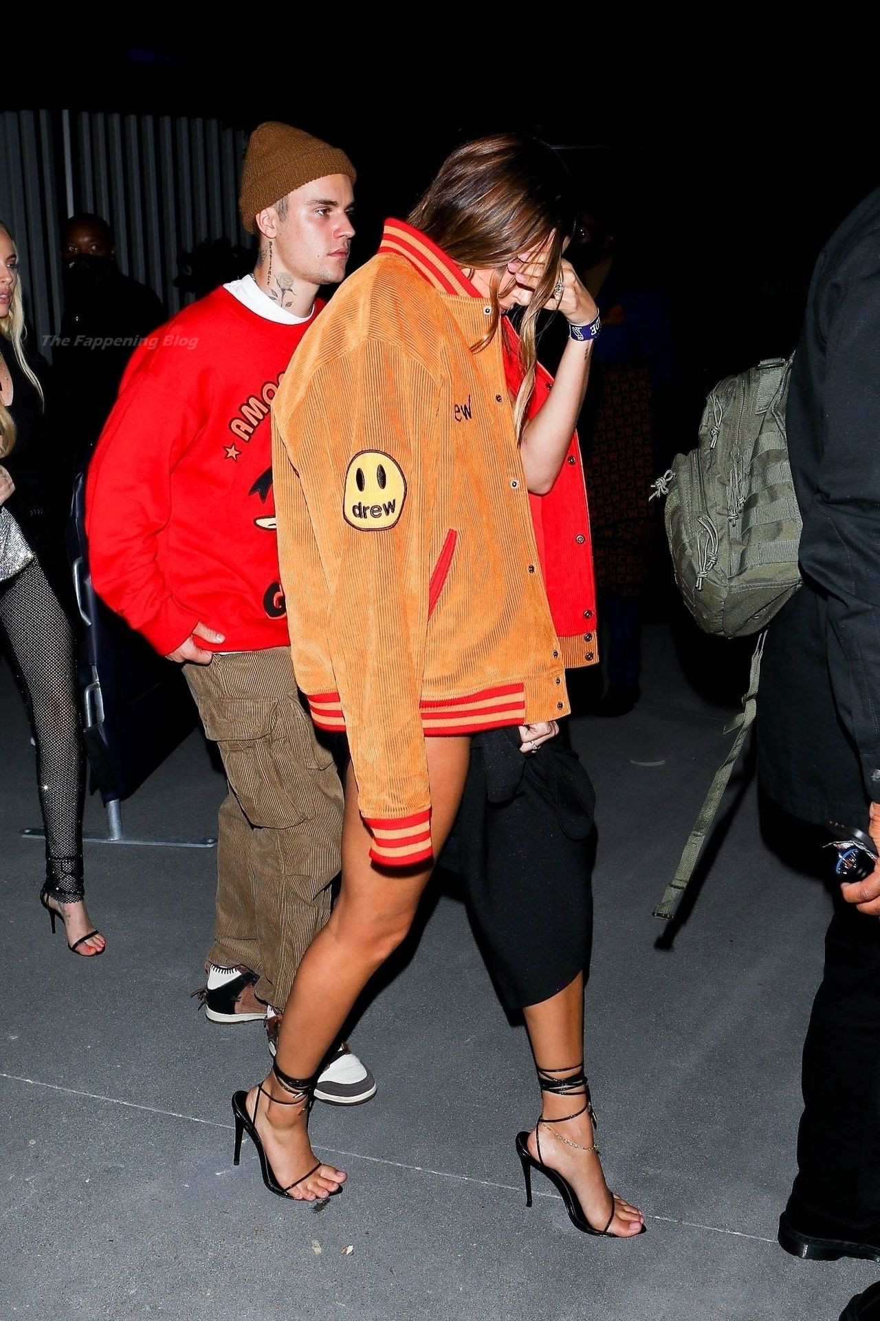 Hailey Bieber  Justin Bieber Step Out to Support Drake’s Numerous Wins at the Sofi Stadium (30 Photos)