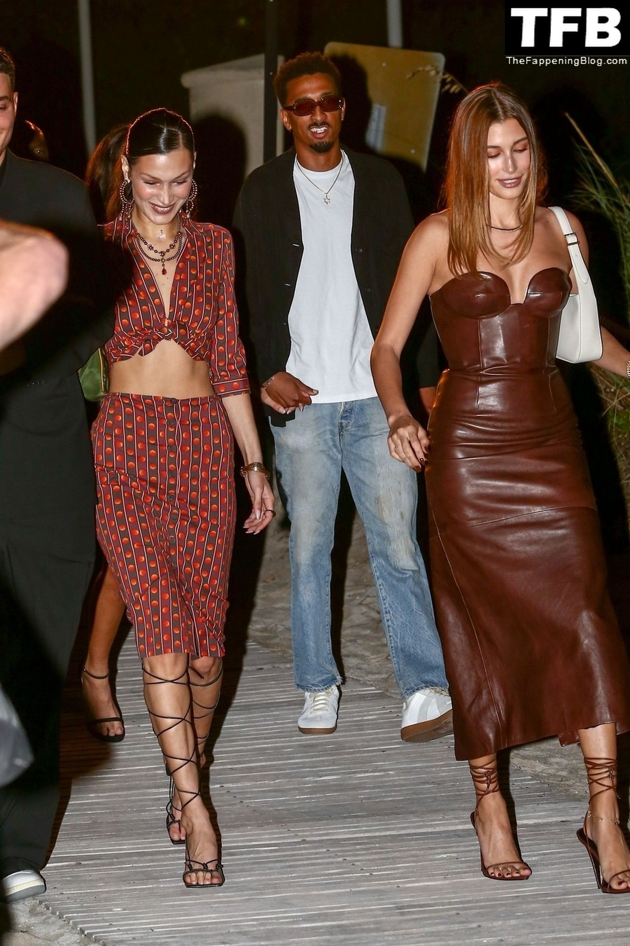 Hailey Bieber, Kendall Jenner, Bella Hadid are Seen in Miami Beach (18 Photos)