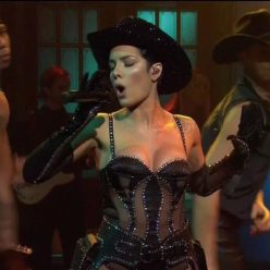 Halsey Steams Up the Screen As She Performs on Saturday Night Live 60 Pics Video