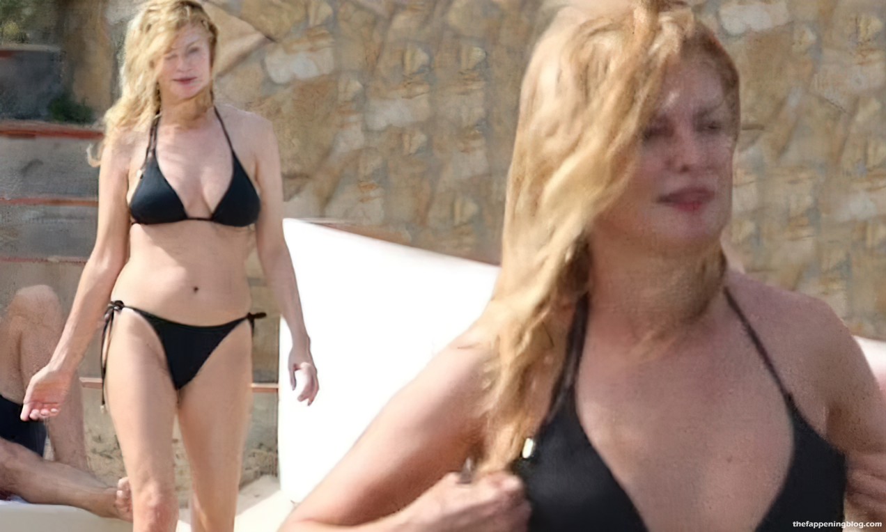 Heather Graham Looks Amazing While on Holiday in Cagliari (48 Photos)