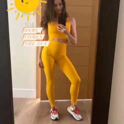 Jenna Dewan Gets Ready to Workout 2 Photos