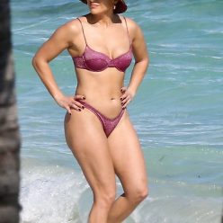 Jennifer Lopez Looks Hot in a Bikini While Pictured with Alex Rodriguez on the Beach 31 Photo