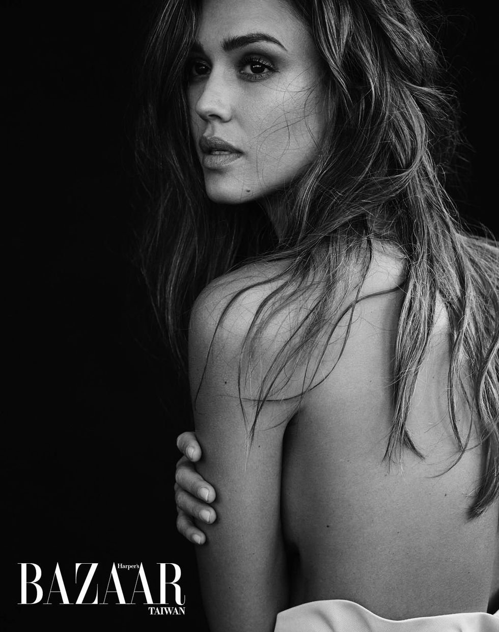 Jessica Alba Sexy & Topless (12 Photos)