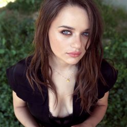 Joey King Shows Off Her Tits For Kelly Clarkson Show 10 Photos