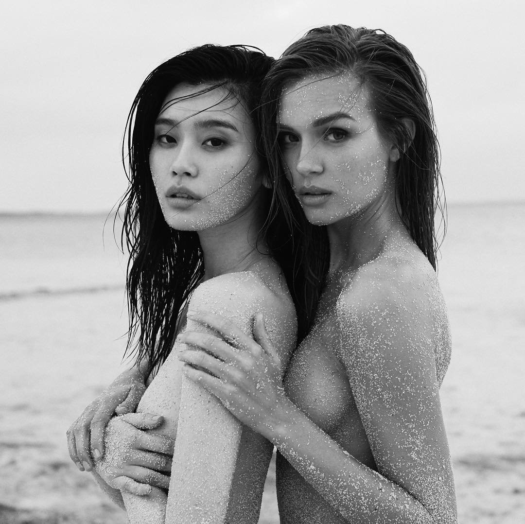 Josephine Skriver & Ming Xi Nude (2 Photos)