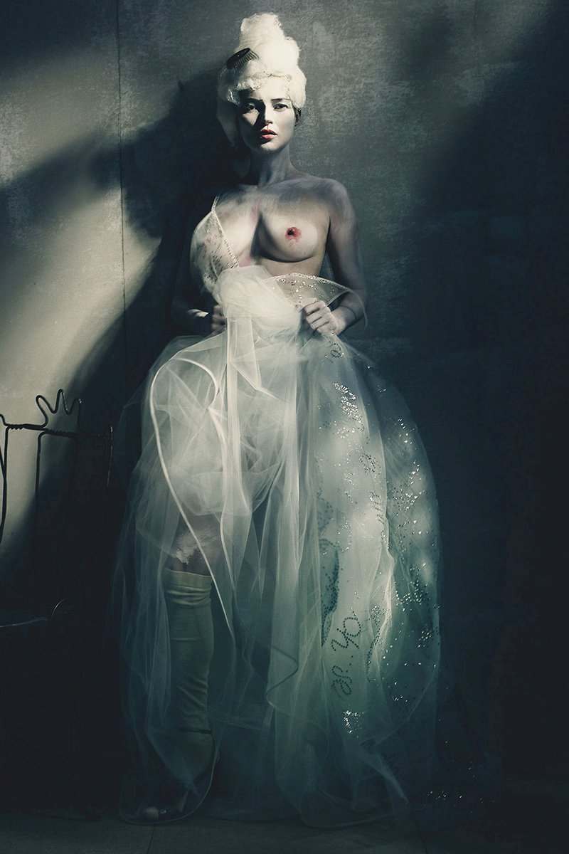 Kate Moss Topless (10 Photos)