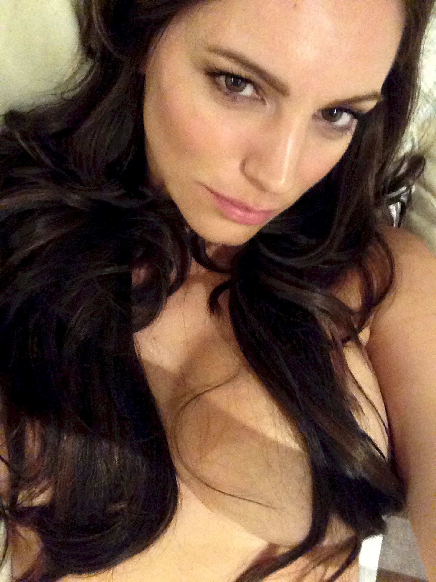 Kelly Brook Leaked The Fappening (2 Photos)