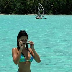 Kendall Jenner Shows Her Sexy Bikini Body 3 Photos