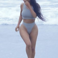Kim Kardashian 19 Sexy Photos