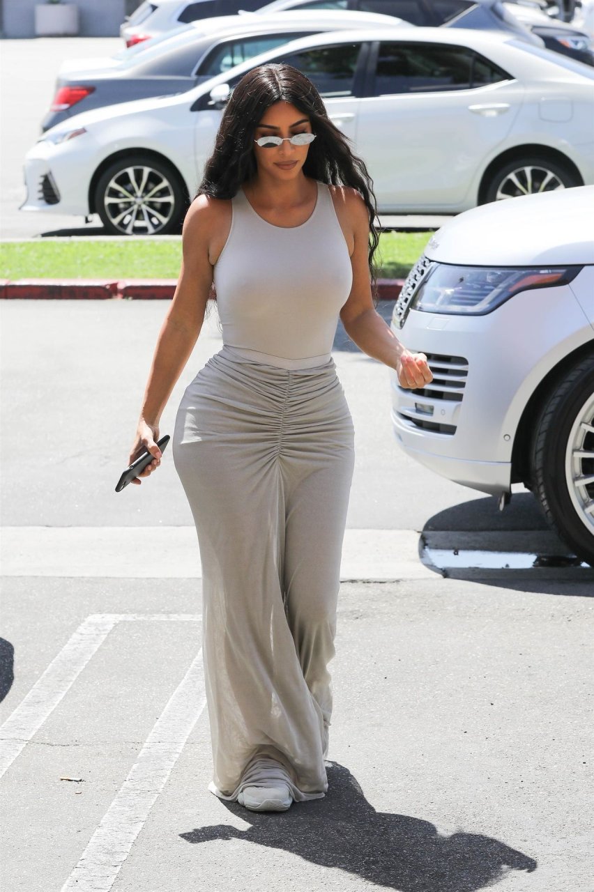 Kim Kardashian Braless (37 Photos)