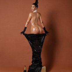 Kim Kardashian Naked 4 Photos and non photoshop photos