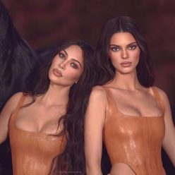Kim Kardashian Shows Her Cleavage 2 Photos