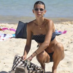 Kiwi Model Georgia Fowler Hits Bondi Beach In A Navy Striped Bikini 27 Photos