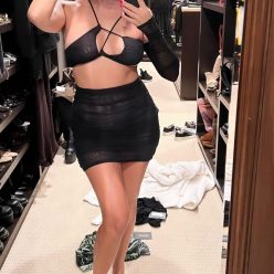 Kourtney Kardashian Displays Her Tits 1 Photo
