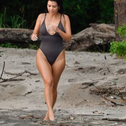 Kourtney Kardashian Sexy 25 New Photos