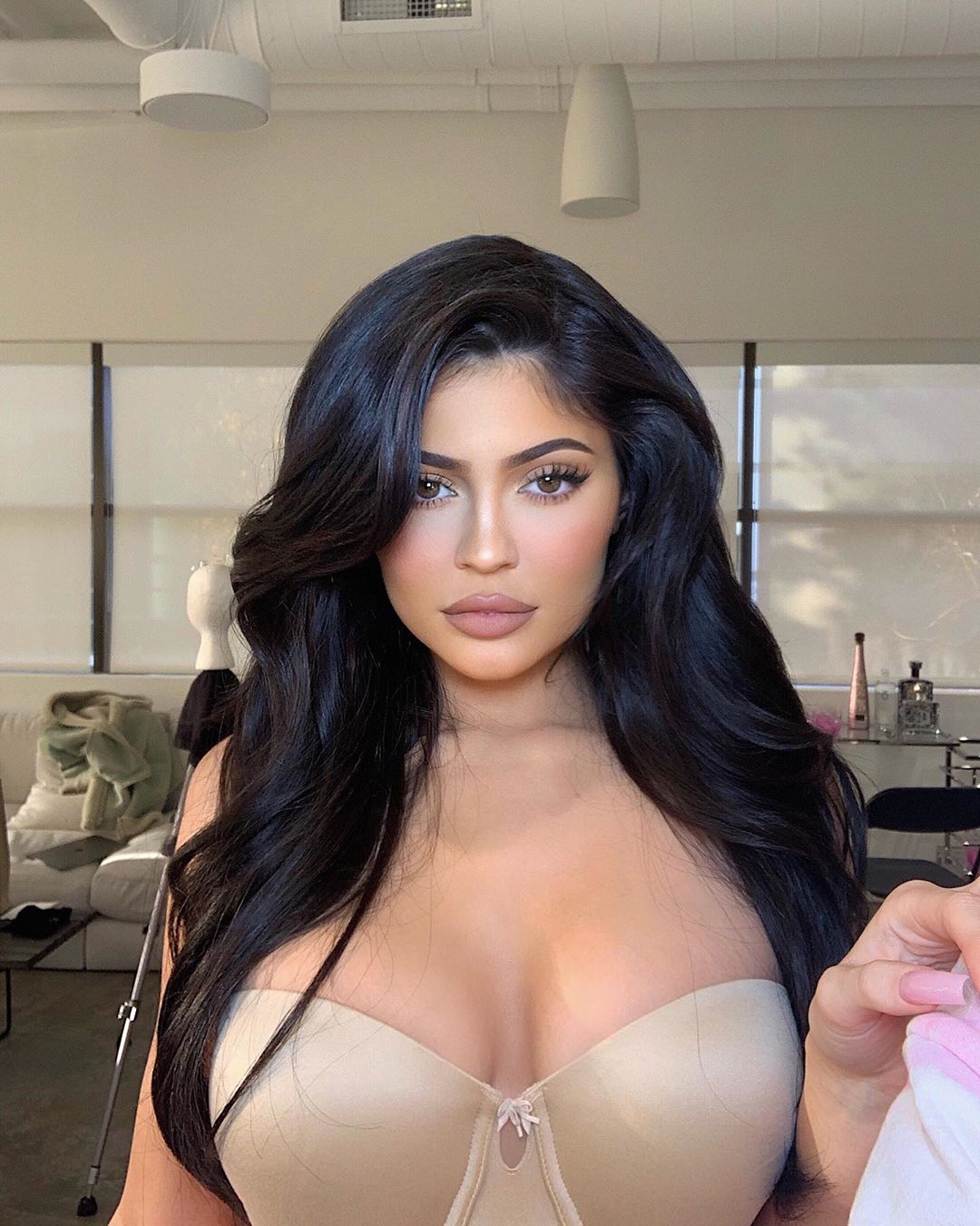 Kylie Jenner Sexy (4 Hot Pics)