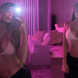 Kylie Jenner Shows Her Rich Curves 17 Photos