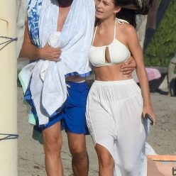Leonardo DiCaprio 038 Camila Morrone Spend Their Labor Day on the Beach in Malibu 16 Photos
