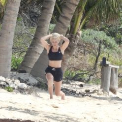 Lindsey Vonn Keeps in Shape on Her Mexican Vacation 38 Photos