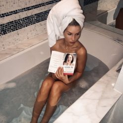 Lottie Moss Likes Reading Books Naked 2 Pics