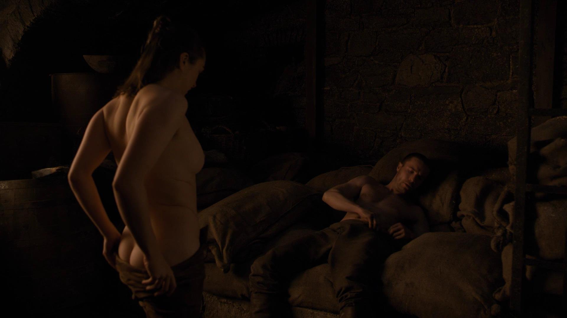 Maisie Williams Nude - Game of Thrones (10 Pics + GIFs & Video)